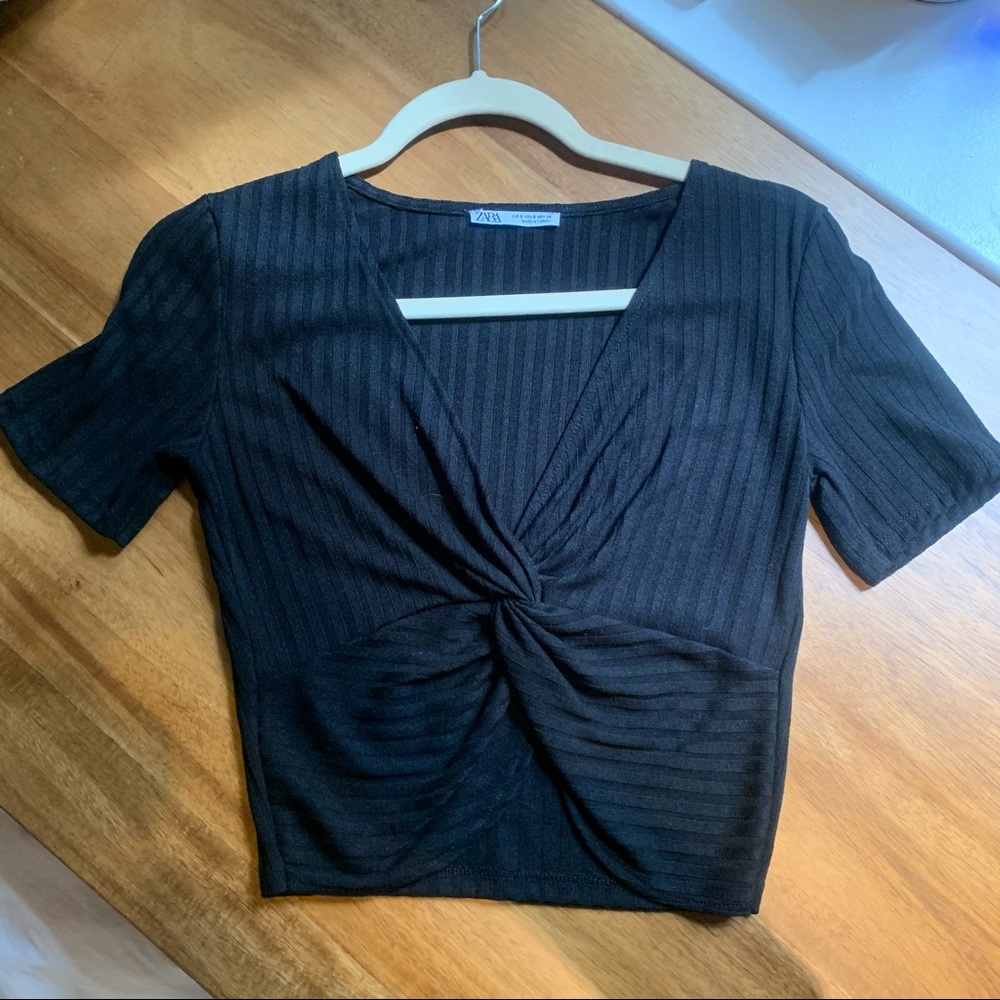 Zara Knot Front Crop Tee in Black, size Small